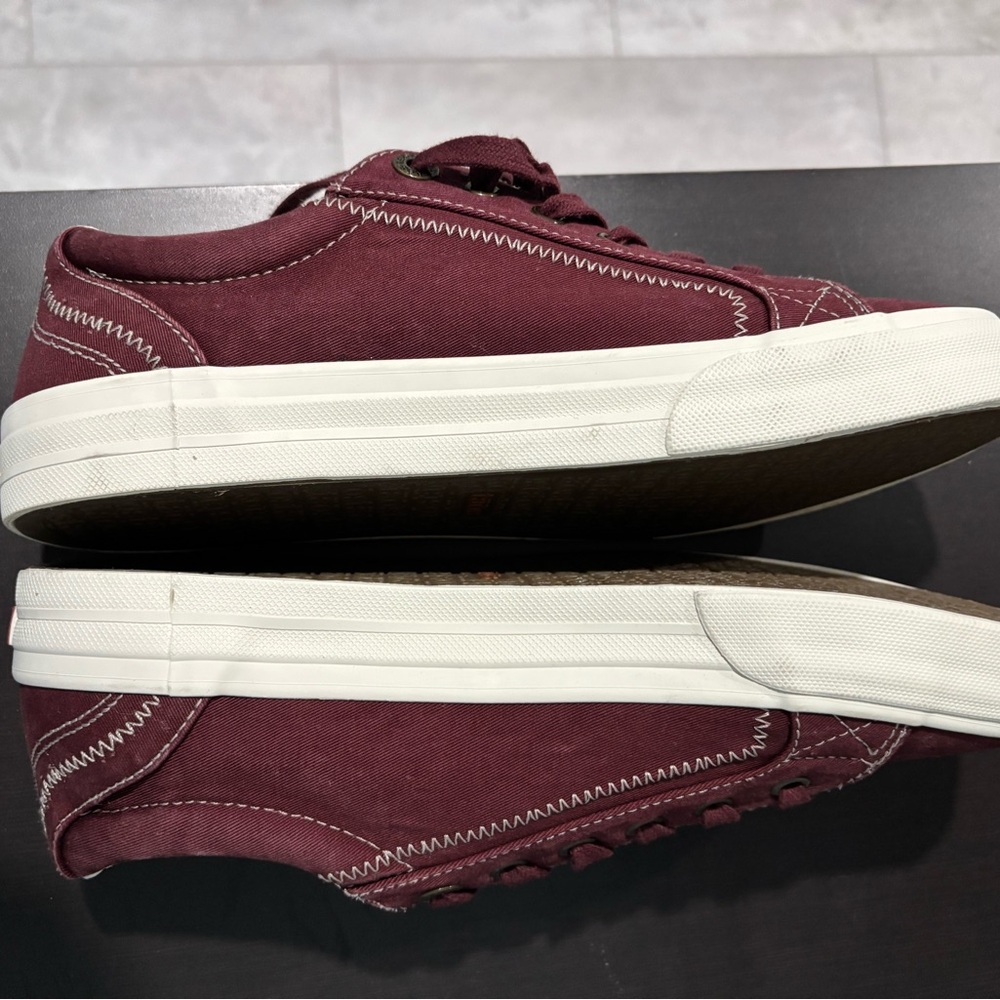 Taos Women’s Plim Soul Burgundy Sneakers – Size 9 – Comfortable & Stylish - Picture 3 of 6